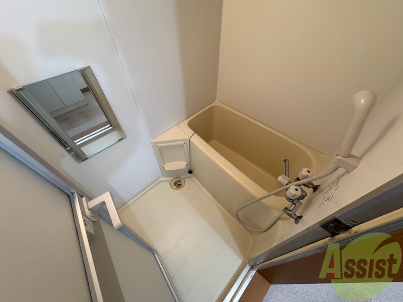 バス・シャワールーム　ユニットバスです。疲れを癒すのに欠かせませんね！