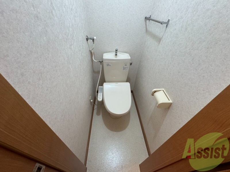 トイレ　こちらはトイレです。清潔感があり、安心して使用できます。