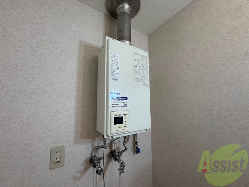 その他設備　給湯器は簡単操作で温度調整ができますよ。