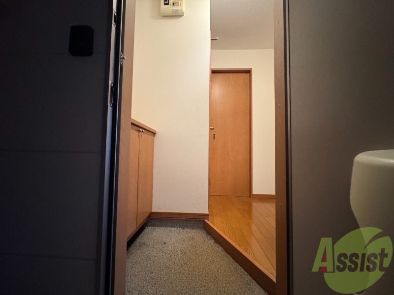 玄関　玄関の様子です。明るい印象ですね。気分もあがりそう。