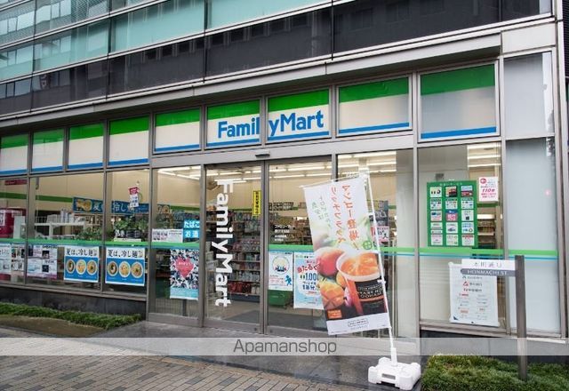 コンビニ　ファミリーマート（コンビニ）まで137m