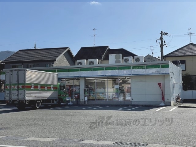 コンビニ　ファミリーマート山の辺の道店（コンビニ）まで550m