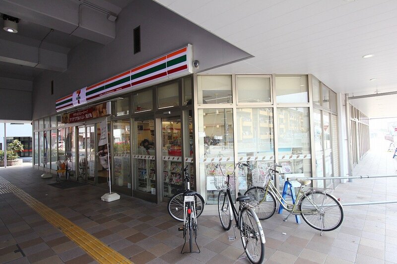 コンビニ　セブンイレブン名古屋柴田駅前店（コンビニ）まで305m