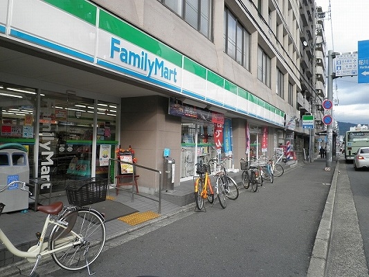 コンビニ　ファミリーマート 丸太町猪熊店（コンビニ）まで351m