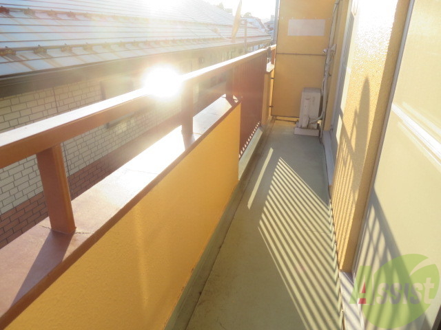 バルコニー　バルコニーは幅があり、広い印象を受けました