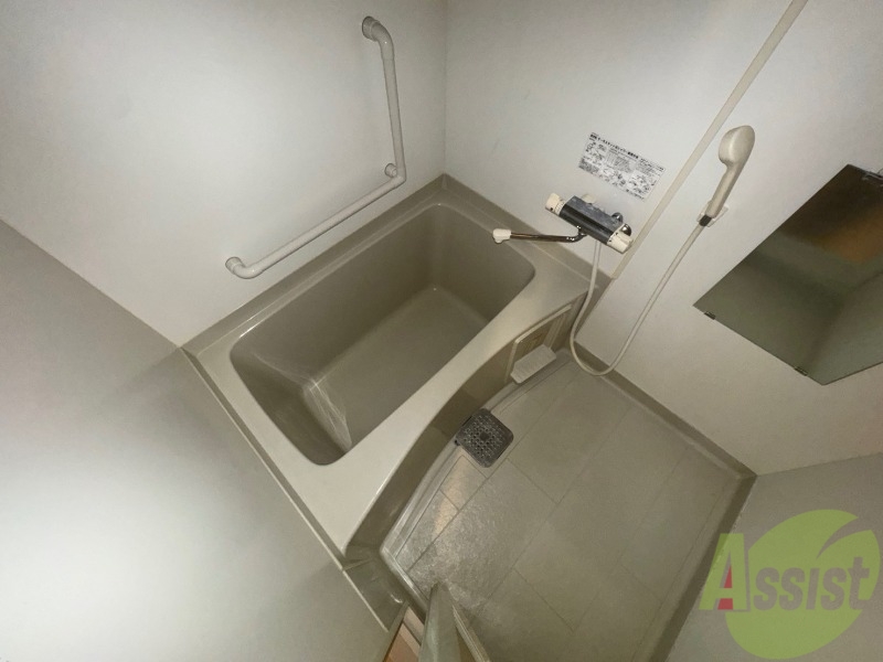 バス・シャワールーム　お風呂になります。一日の疲れを癒してくださいね。