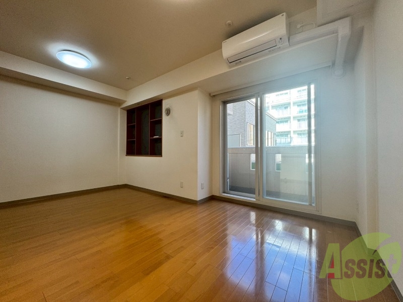 居室・リビング　リビングです。木目のフローリングが落ち着きますね。