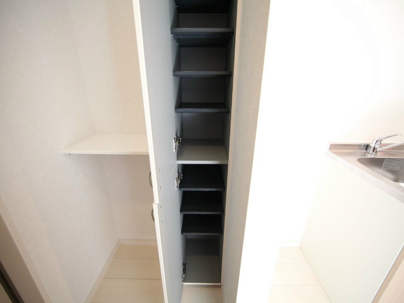 玄関　玄関　シューズボックス付（収納充実してます）