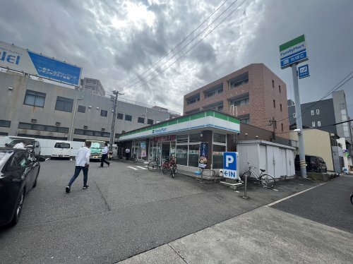 コンビニ　ファミリーマート昭和広見町二丁目店（コンビニ）まで366m