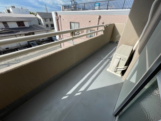バルコニー　広々としたバルコニー