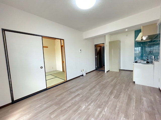 居室・リビング　明るいキッチン。