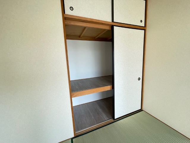 収納　押入
