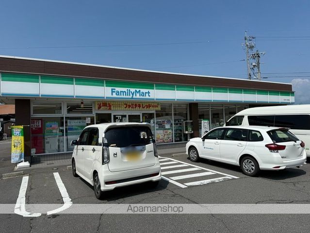 コンビニ　ファミリーマート（コンビニ）まで350m