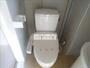 トイレ　温水洗浄便座付きトイレです。