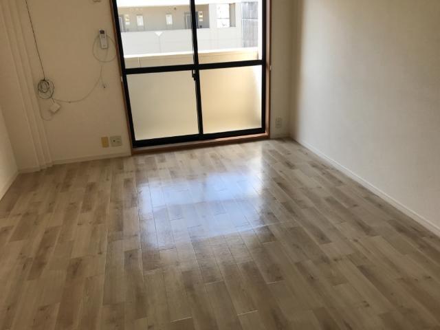 居室・リビング　室内