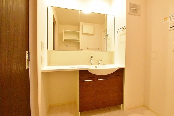 洗面設備　★洗面脱衣所／シャワー付き洗面台★