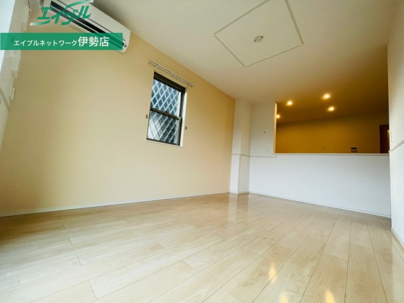 居室・リビング　同型部屋写真です。