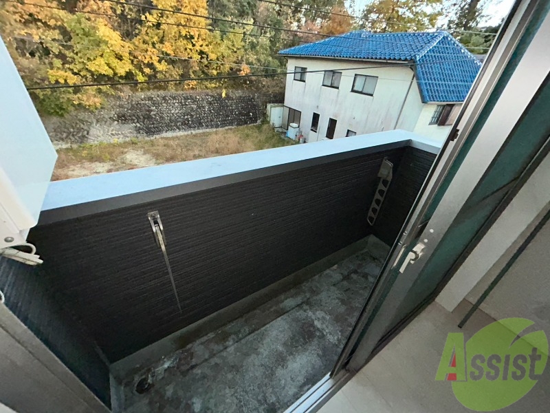 バルコニー　バルコニーは幅もしっかりあって洗濯物がはかどりそうですね。