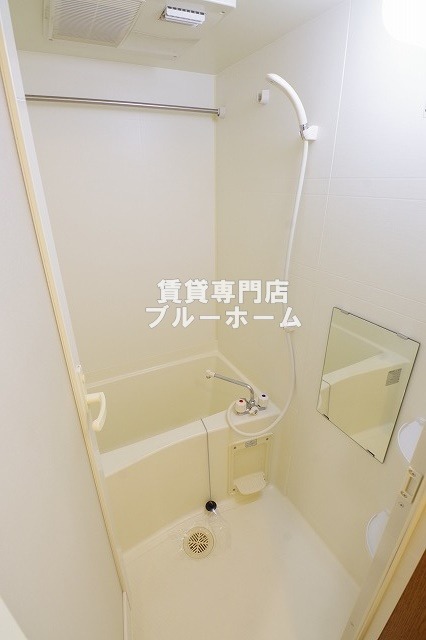 バス・シャワールーム　浴室乾燥機付きのお風呂！