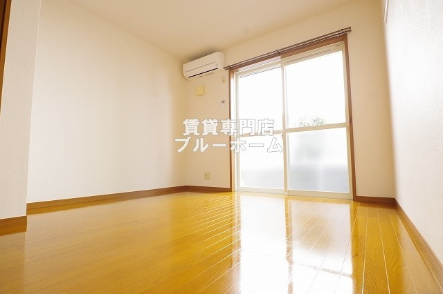 居室・リビング　7.1帖の明るい洋室！