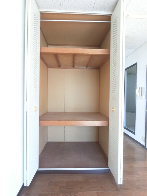 収納　奥行きのある収納付！増えがちな荷物をスッキリ収納できます！