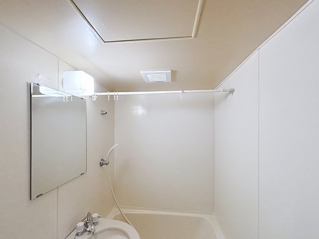 バス・シャワールーム　掲載写真は同型モデルを掲載しております。実際のお部屋と仕様等