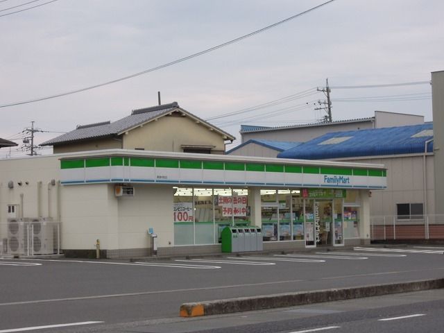 コンビニ　ファミリーマート興津中町店（コンビニ）まで500m
