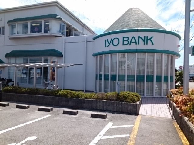 銀行　伊予銀行三津東店様（銀行）まで450m