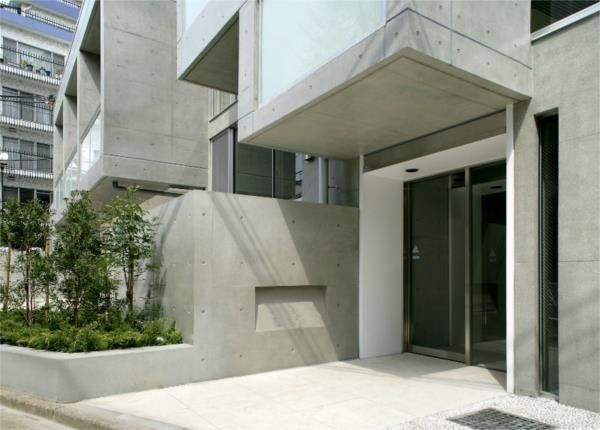 エントランス　落ち着いたエントランスです