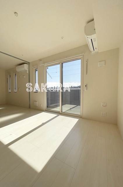 居室・リビング　開放感のあるゆったりとしたお部屋です♪