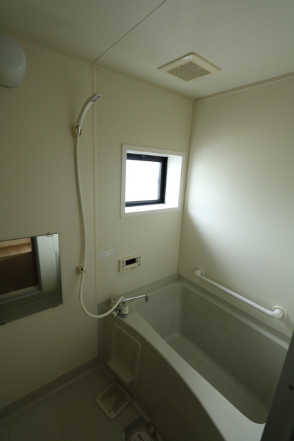 バス・シャワールーム　☆経済的な追焚機能付バス☆