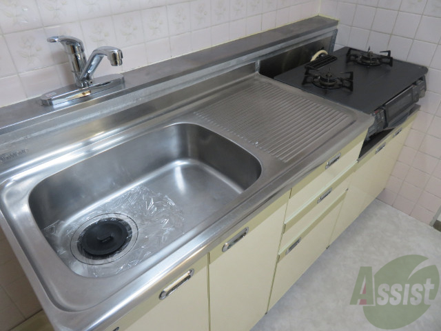 キッチン　シンプルなキッチンです。一人暮らしは最適ですね。