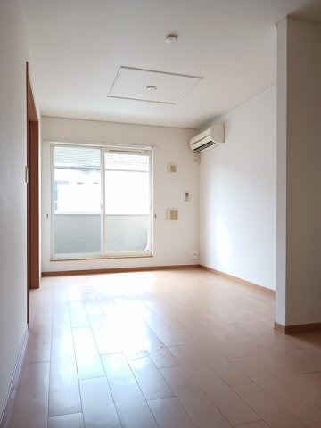 居室・リビング　ゆったり過ごせる居間です