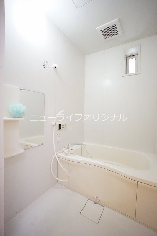 バス・シャワールーム　追い焚き機能付の浴室