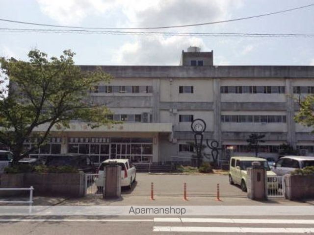 小学校　明新小学校（小学校）まで1200m