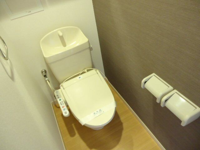 トイレ　※同タイプ部屋の写真です。