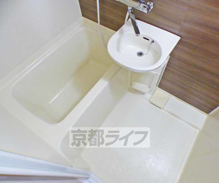 バス・シャワールーム　ゆったりと入ることが出来るお風呂です。