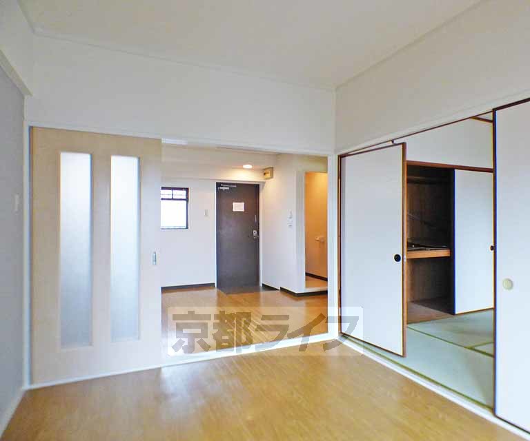 居室・リビング　リビングとして使用しやすい６帖の洋室です。