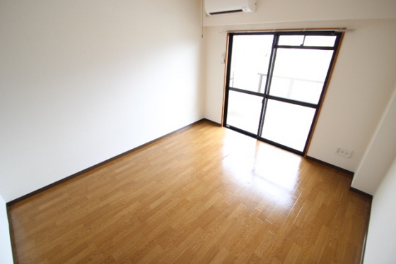 居室・リビング　※別号室の写真です