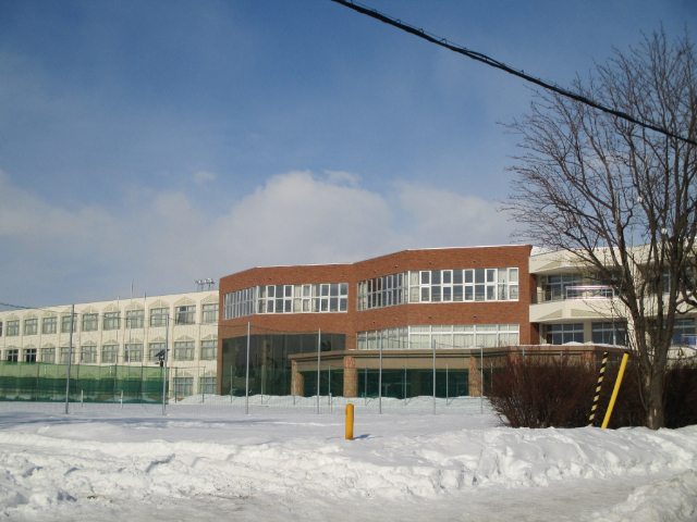 中学校　帯広市立帯広第一中学校（中学校）まで2201m
