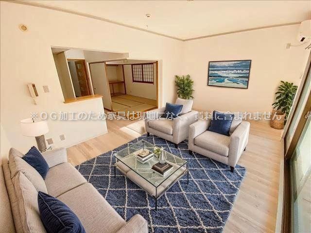 居室・リビング　※ＣＧ加工のため家具は現地になく、賃料に含まれません。