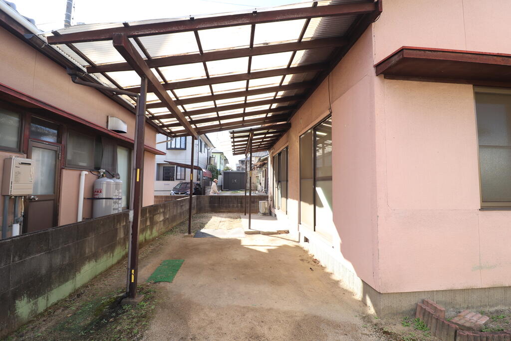 駐車場　駐車場にも駐輪場にも使える