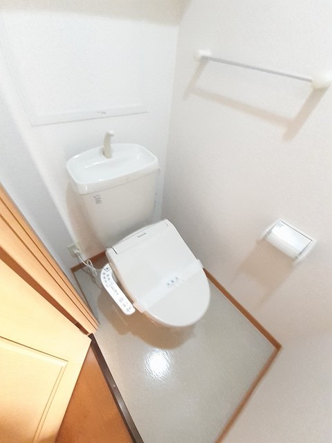 トイレ　温水洗浄便座付き