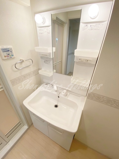 洗面設備　シャワー付き洗面台♪