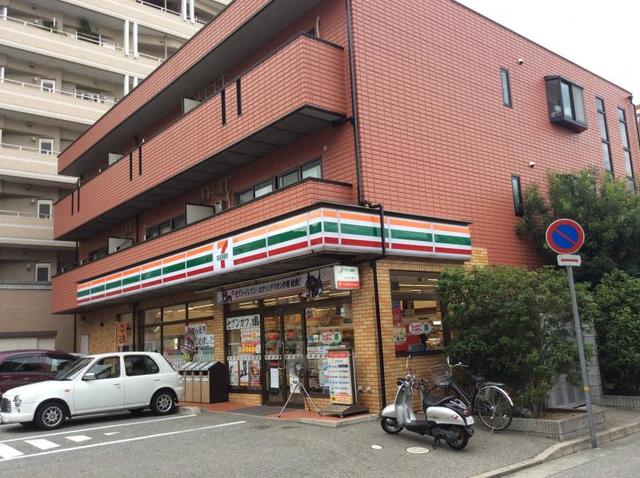 コンビニ　セブンイレブン宝塚湯本町店（コンビニ）まで825m