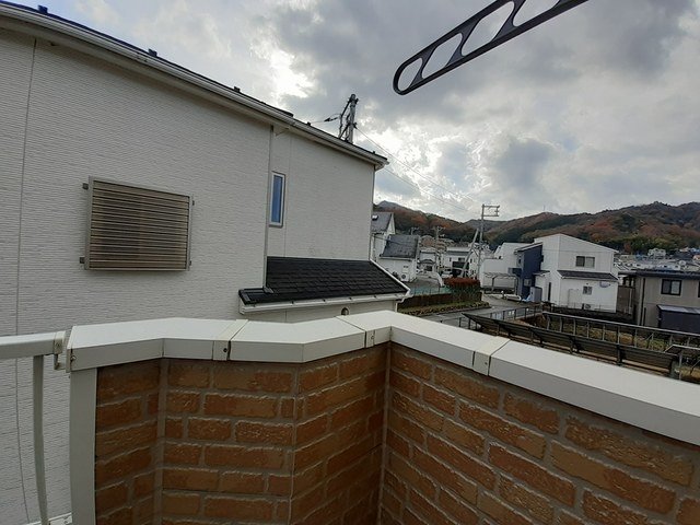 バルコニー　暖かな日差しのふりそそぐバルコニー