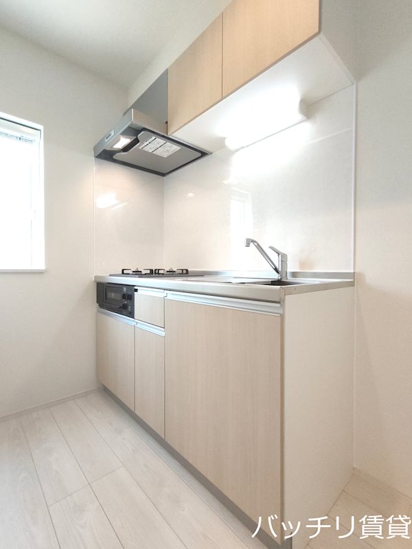 キッチン　新築、同シリーズタイプの為、現状優先になります。