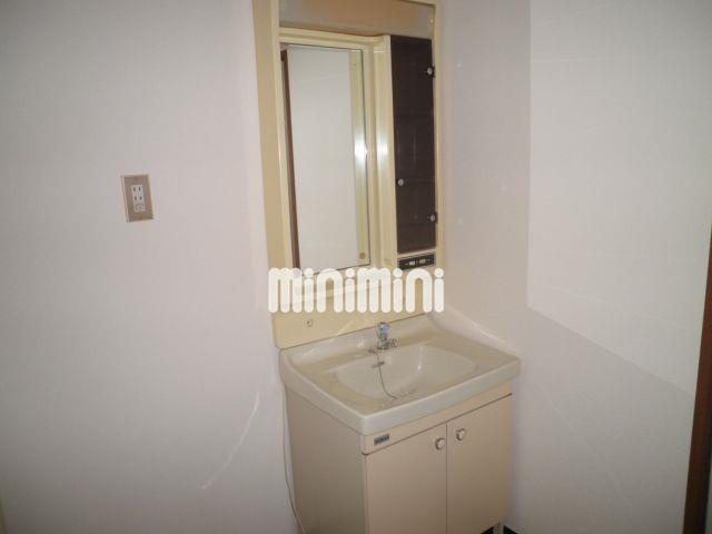 洗面設備　独立した洗面台です。