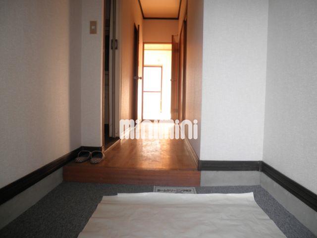 玄関　玄関が広いので下駄箱がおけます。