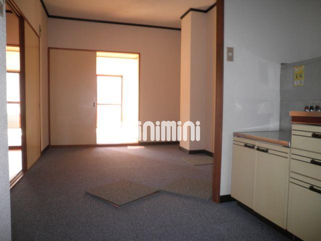 居室・リビング　１０帖の奥行きのあるリビングです。